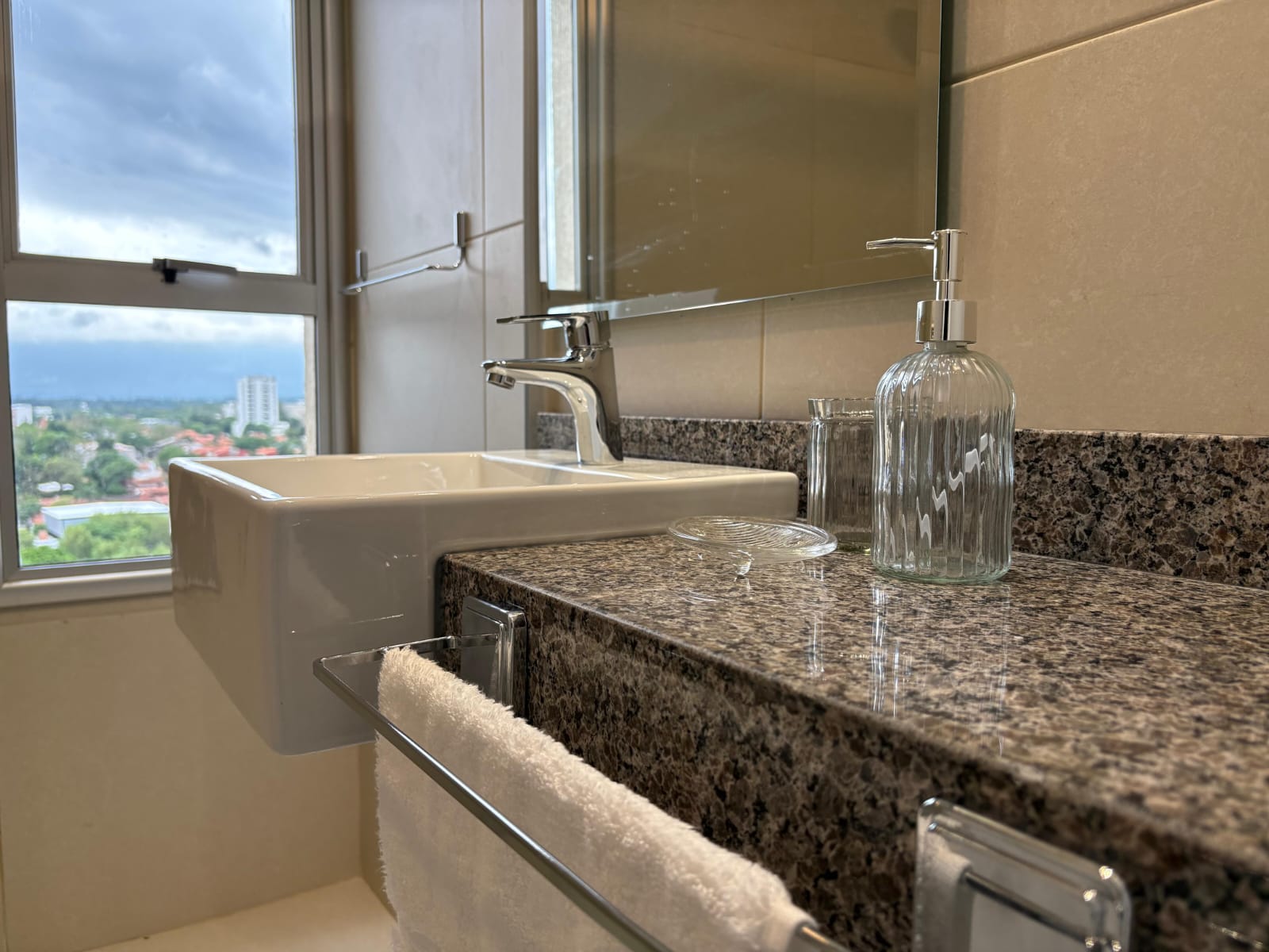 ALQUILER Departamento Amoblado | 2 Dorm 46 m2 | Molas Tower - Las Lomas — foto 3