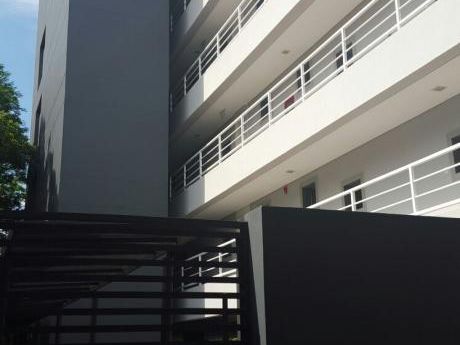 Alquilo Dpto En Bo. Jara Equipado Con Electrodomésticos Con 2 Dorm. Y 2 Cochera.