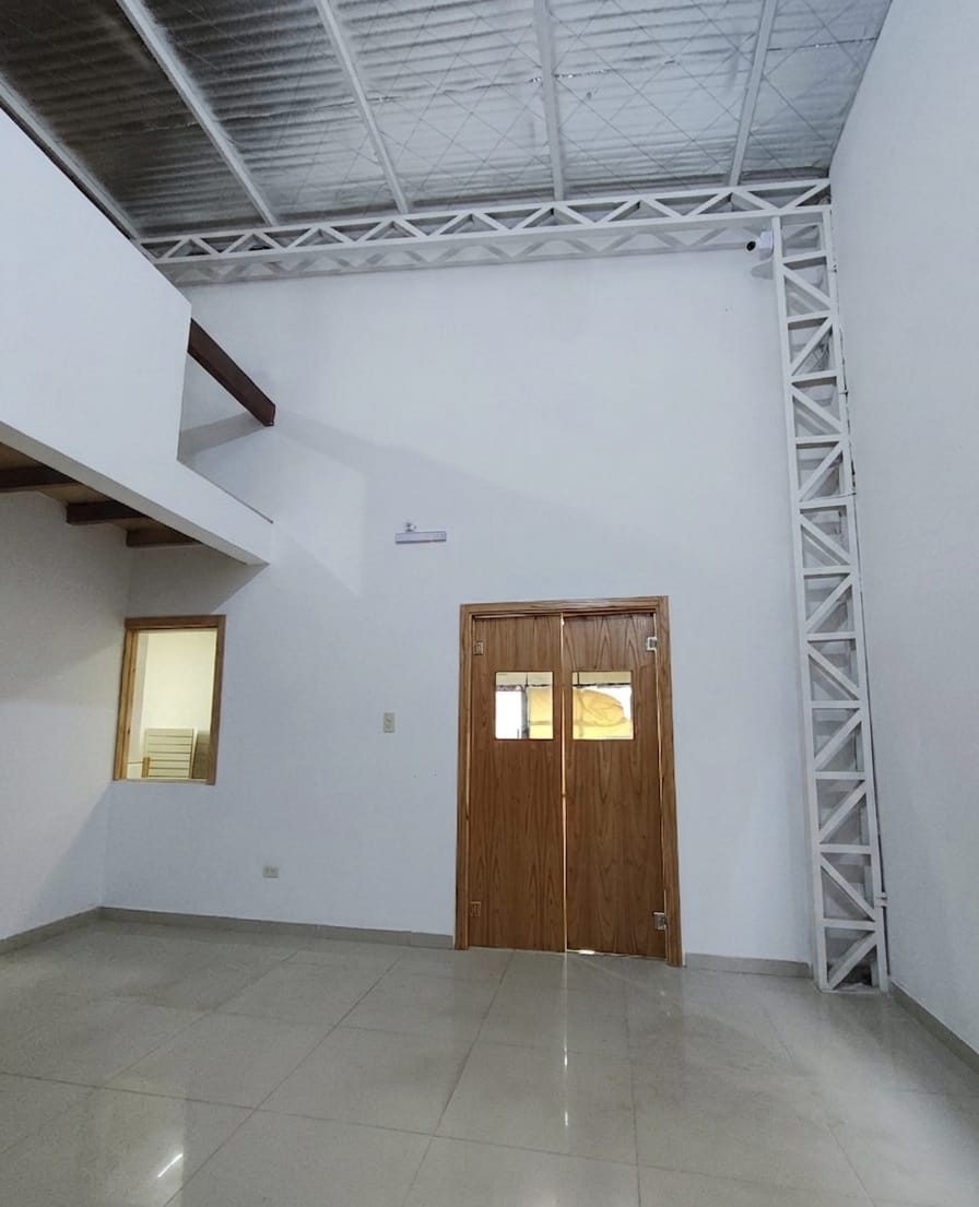 ALQUILO SALÓN COMERCIAL PREMIUM SOBRE LA AVENIDA ARTIGAS — foto 3