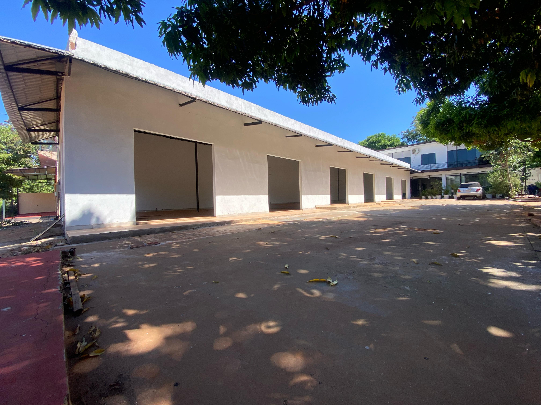 Casa de 2 plantas con salón comercial en venta o alquiler — foto 3
