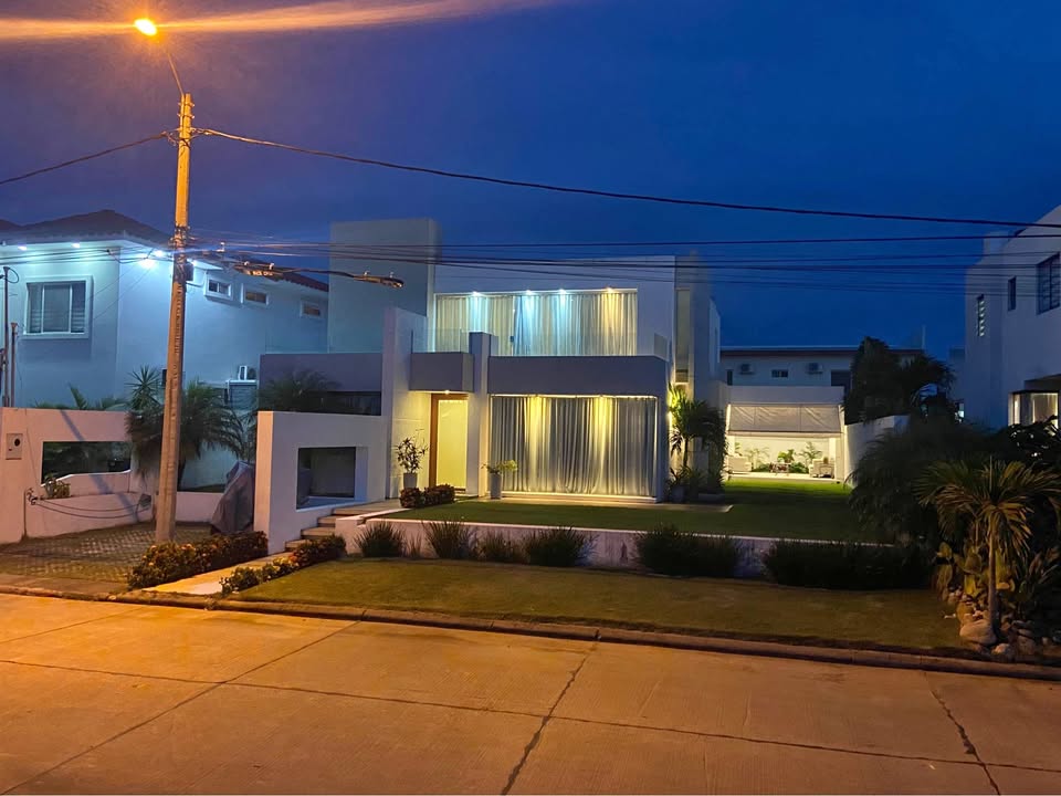 Casa en alquiler en Urubó