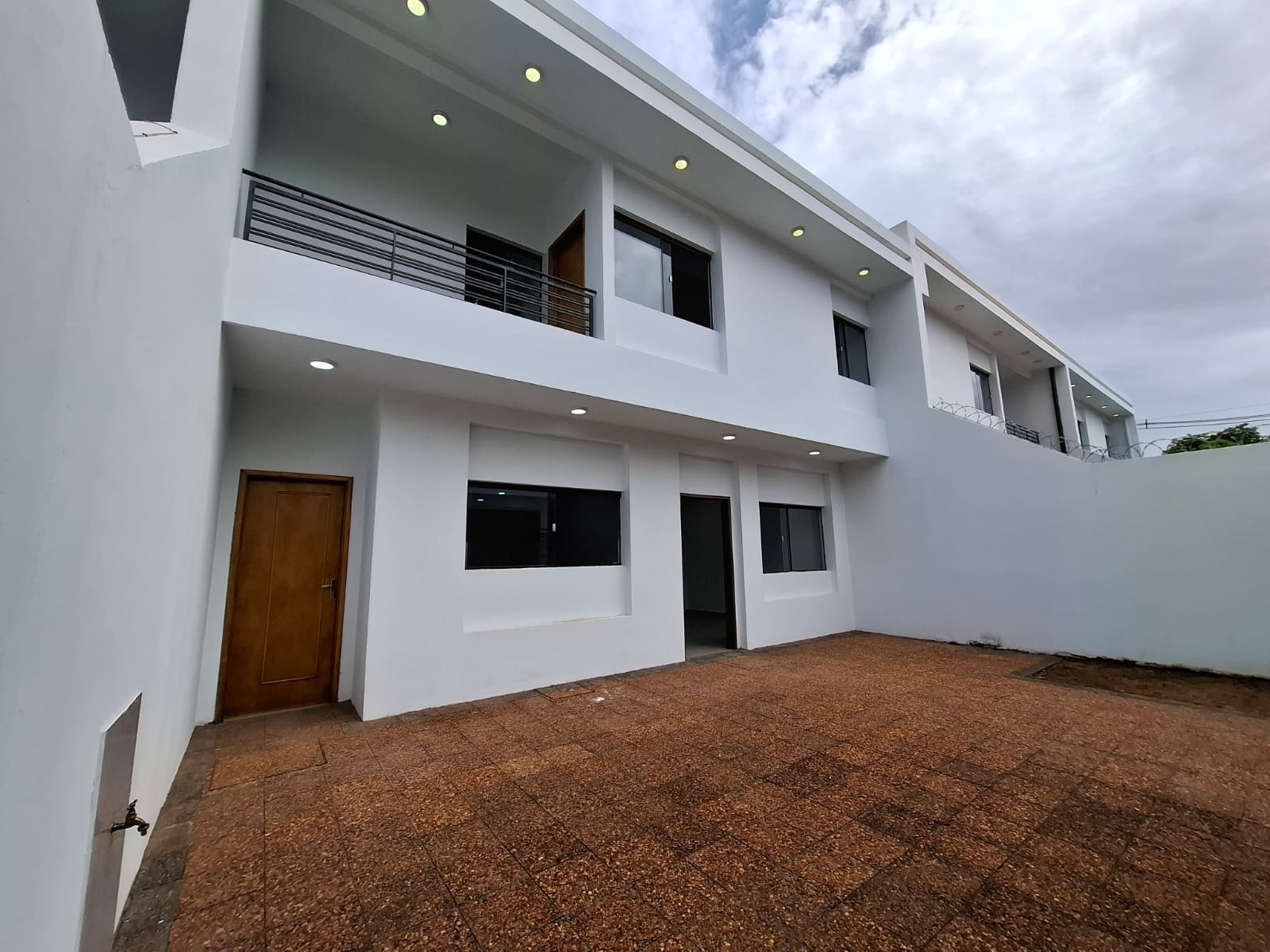 ALQUIER DE DUPLEX A ESTRENAR ZONA SHOPPING SAN LORENZO — foto 2
