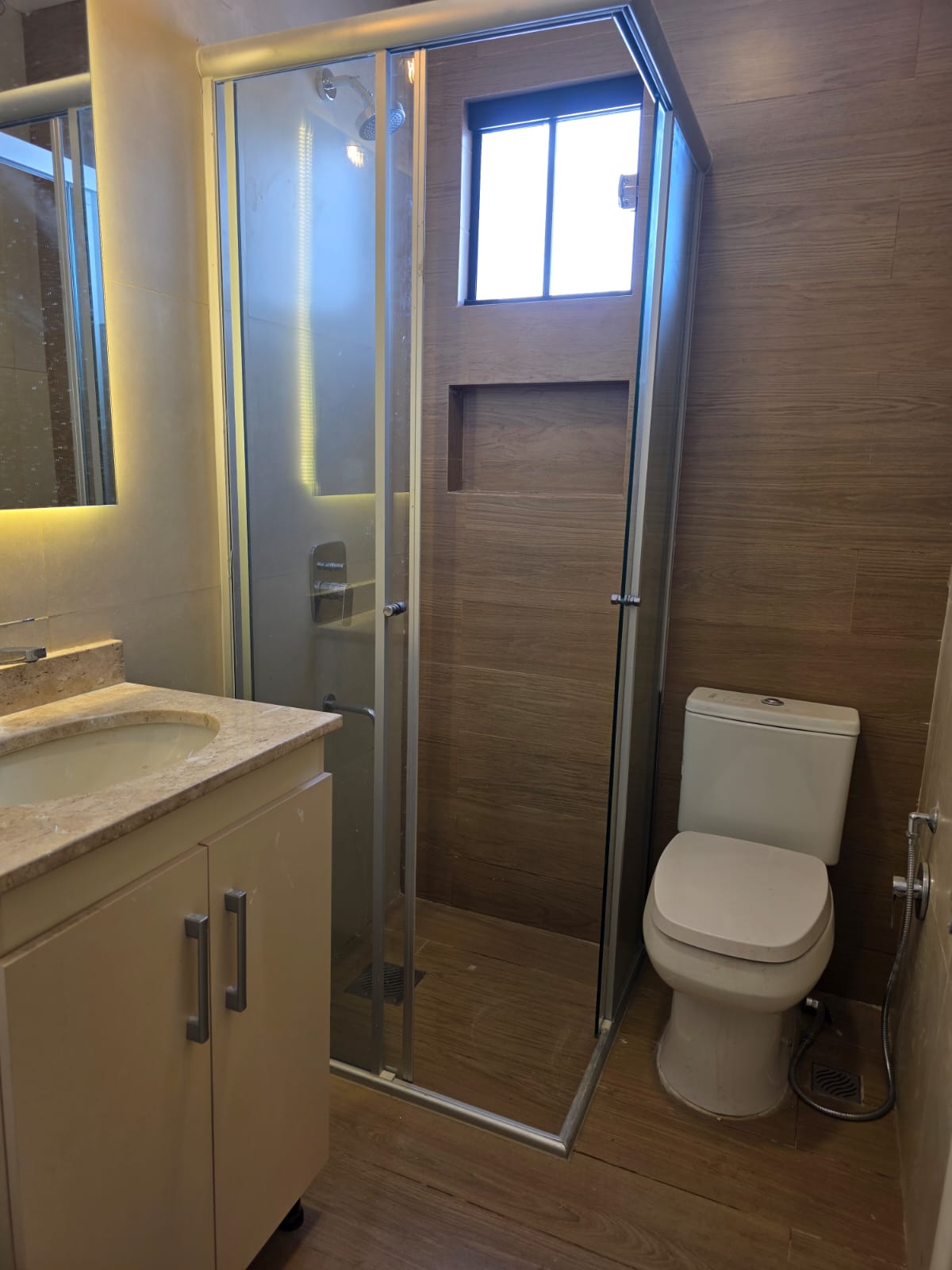CASA ESTILO CHALET CON PISCINA EN BARRIO MBURICAO — foto 3