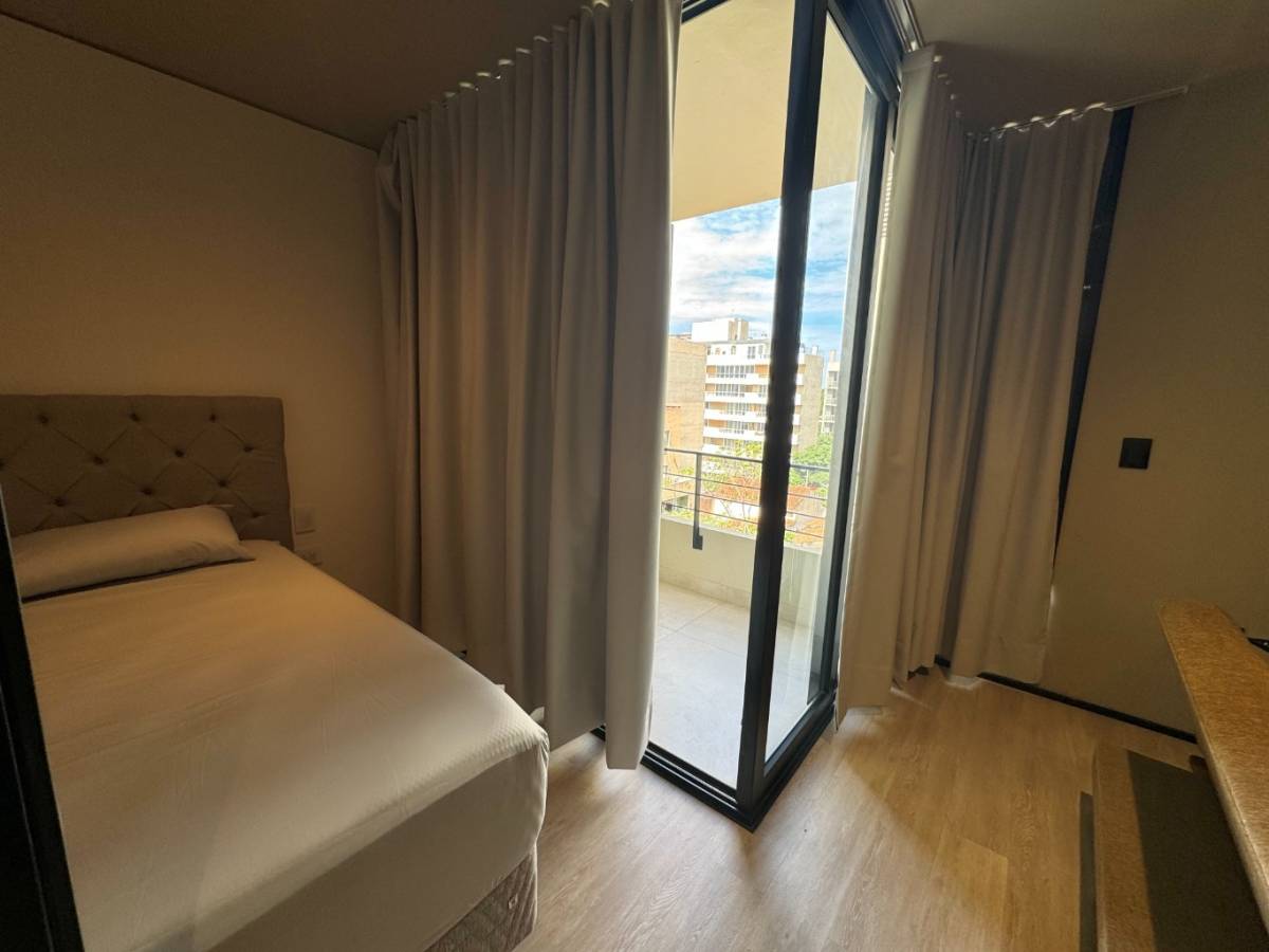 Depto 1 dorm amoblado + cochera en The Station Las Mercedes — foto 3