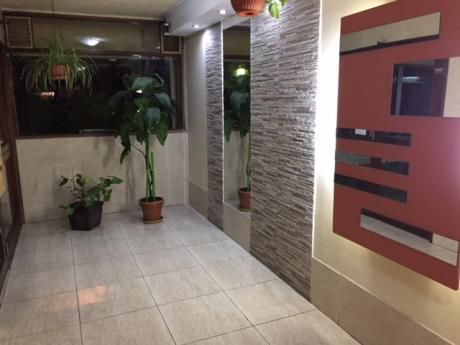 Piso Alto, Reciclado Con Excelente Vista.