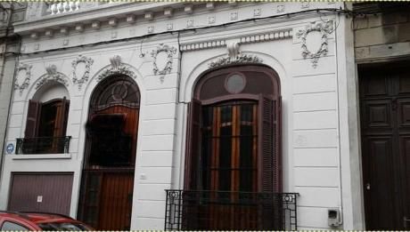Casa De Estilo En Barrio Aguada