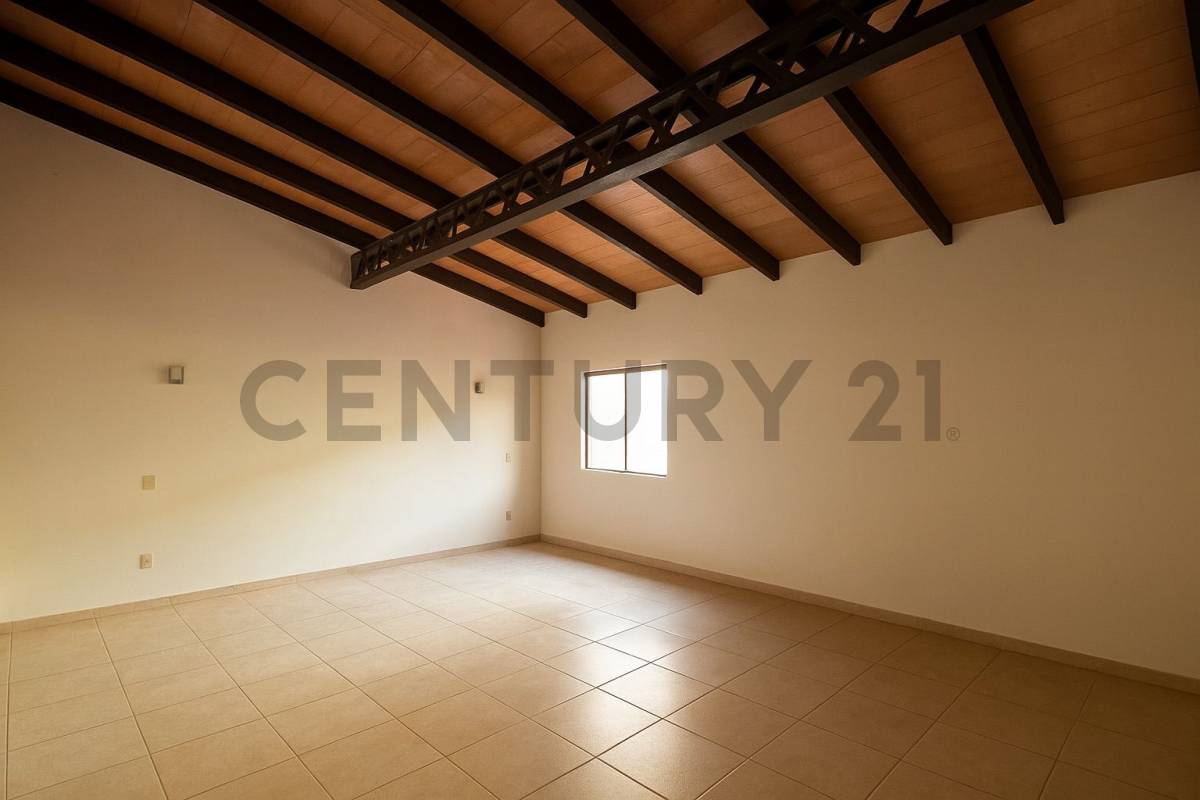 EN VENTA – CASA EN BARRIO MARISCAL ESTIGARRIBIA — foto 2