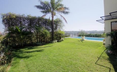 Penthouse En Edificio De Primer Nivel - Barrio Manorá - 4 Dormitorios