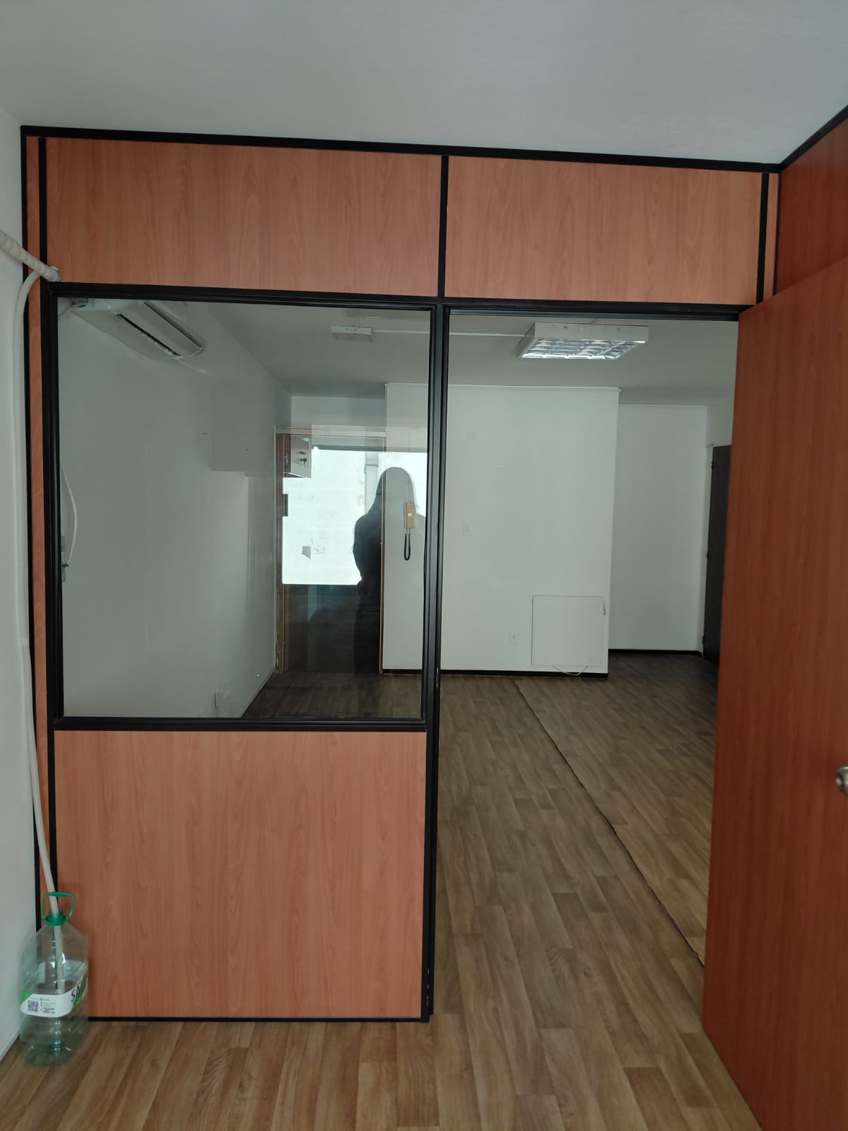Oficina 43 M² | Muy Luminosa | Piso 9 | Centro | Portería · Foto 7