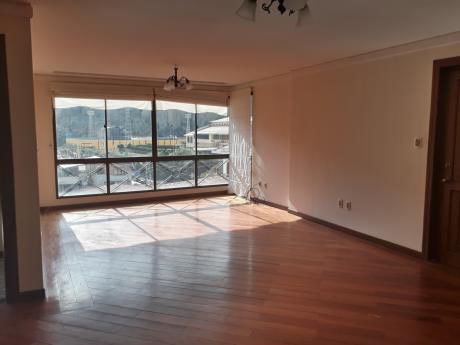 Achumani, Departamento En Venta Frente Al Complejo