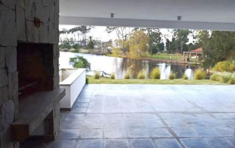 Areia Sobre El Lago
