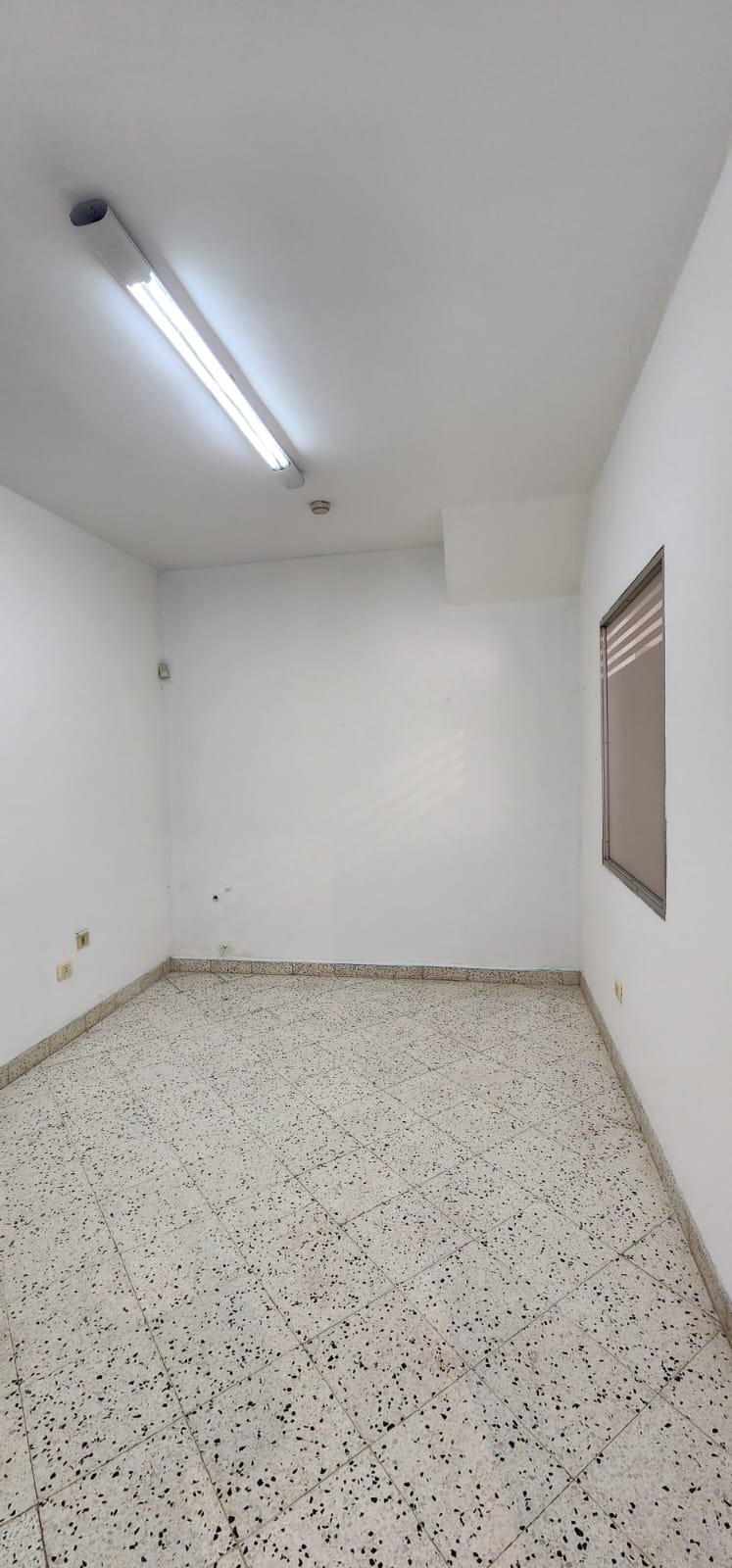 ALQUILO PARA OFICINA O CONSULTORIO Zona Acuarela - Mcal. López — foto 3