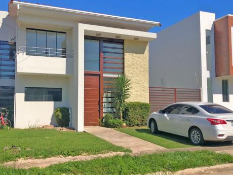 Hermosa Casa De Dos Plantas En Condominio Asaí