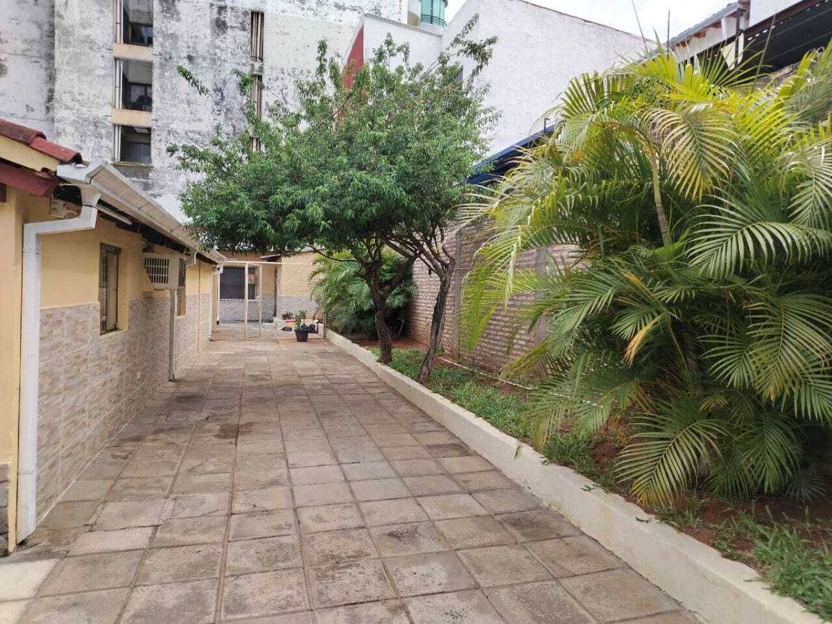 VENDO CASA CON PATIO EN ASUNCIÓN, BARRIO SAN VICENTE — foto 3