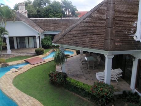 Hermosa Casa En Venta Con Local Comercial Equipetrol