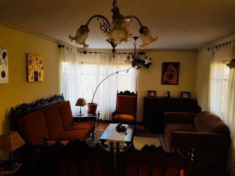 En Venta Casa En Irpavi Sobre Avenida Con 2 Frentes