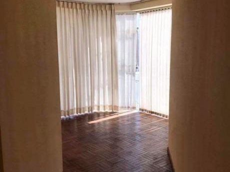 Transporte Público En La Puerta, Cómodo Departamento En Venta En Bajo Irpavi