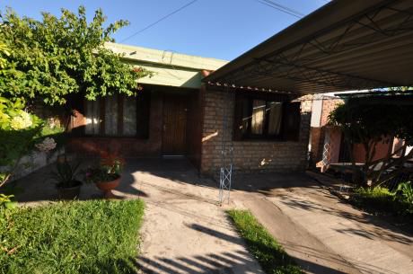Casa De Dos Dormitorios Zona Hospital