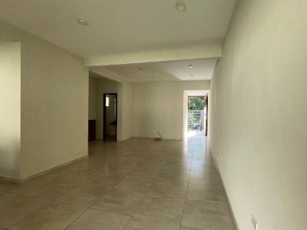 ALQUILO DUPLEX - 3 DORMITORIOS Y 3 BAÑOS CUARTO BARRIO - LUQUE — foto 3