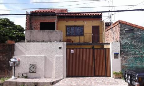 O&M - Bienes Raíces Vende Casa De Dos Plantas