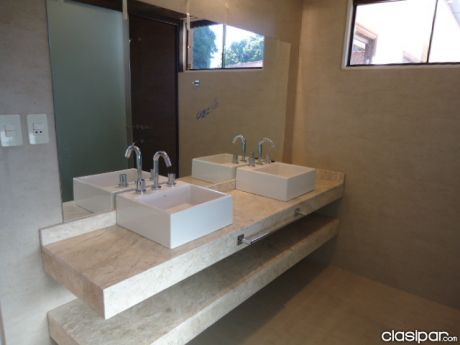 Gran Casa En Excelente Ubicacion