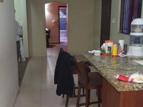 Vendo Casa Con 3 Dorm. Y Area De Servicio En Lambare