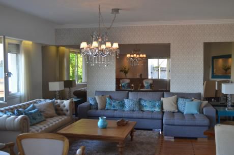 Hermosa Residencia De Categoría Y Presencia A Pasos De Bulevar España