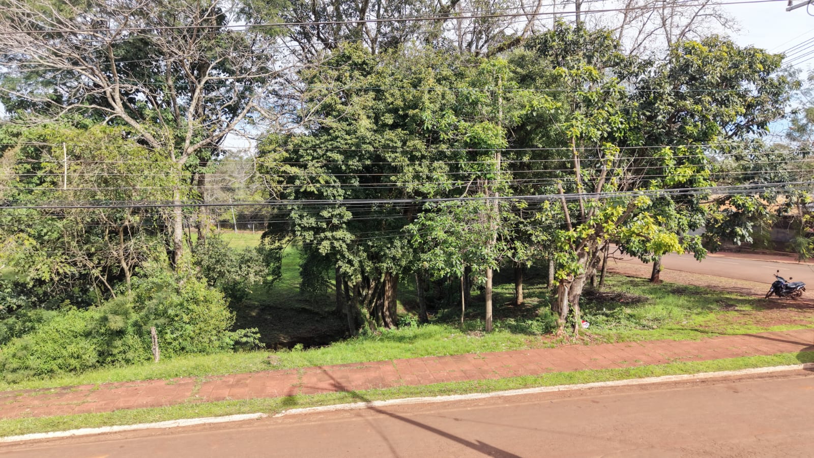 EXCLUSIVO TERRENO EN ESQUINA EN VENTA – HOHENAU — foto 3