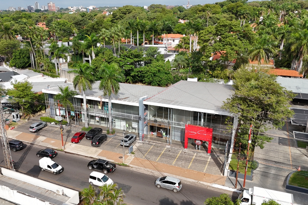 Vendo Para Inversionistas O Empresas - Showroom Comercial Premium Con Renta Sobre Avenida con IMPONENTE FRENTE SOBRE ESPAÑA — foto 2