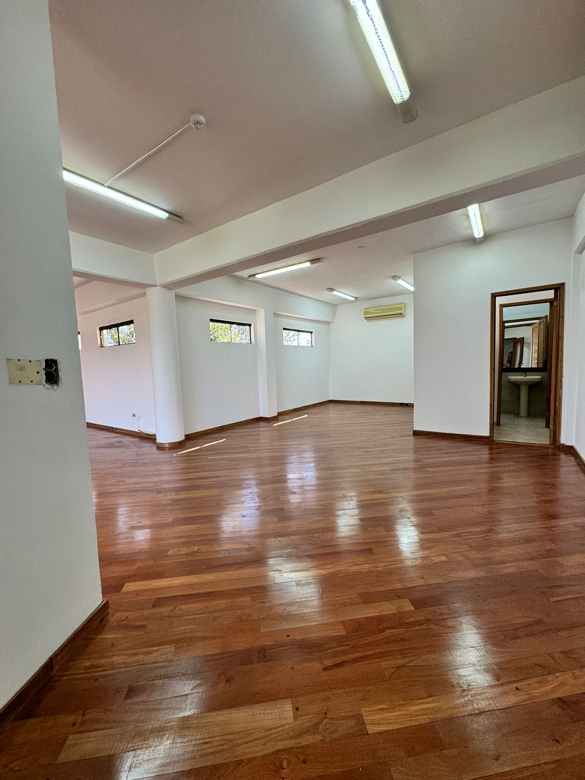 EN ALQUILER OFICINA DE 120m2 CON COCHERA-ZONA BOGGIANI — foto 3