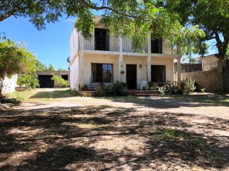 Casa De Gran Porte. 4 Dormitorios. Próxima A Giannattasio