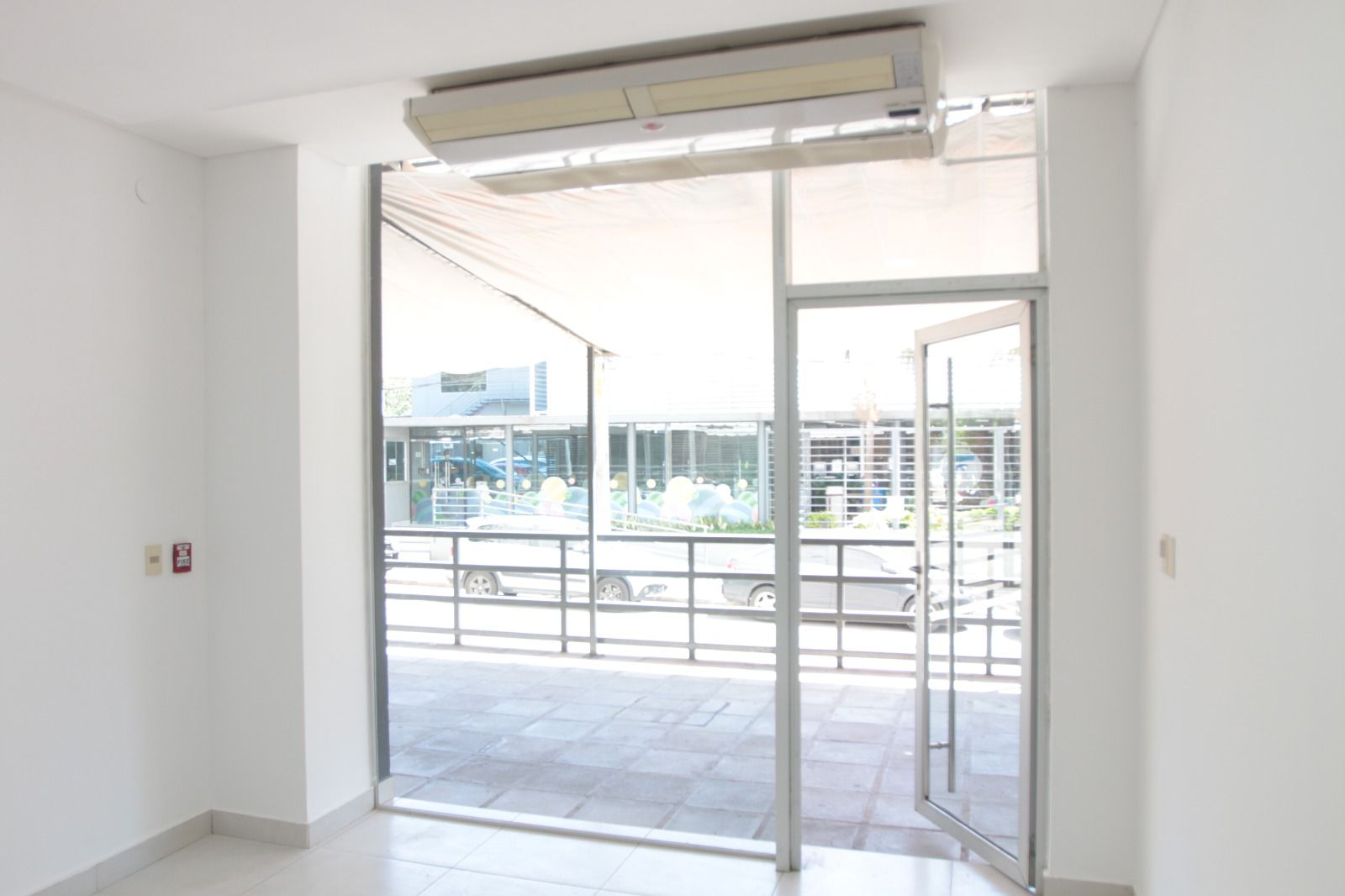 ALQUILO SALON COMERCIAL EN VILLAMORRA — foto 3