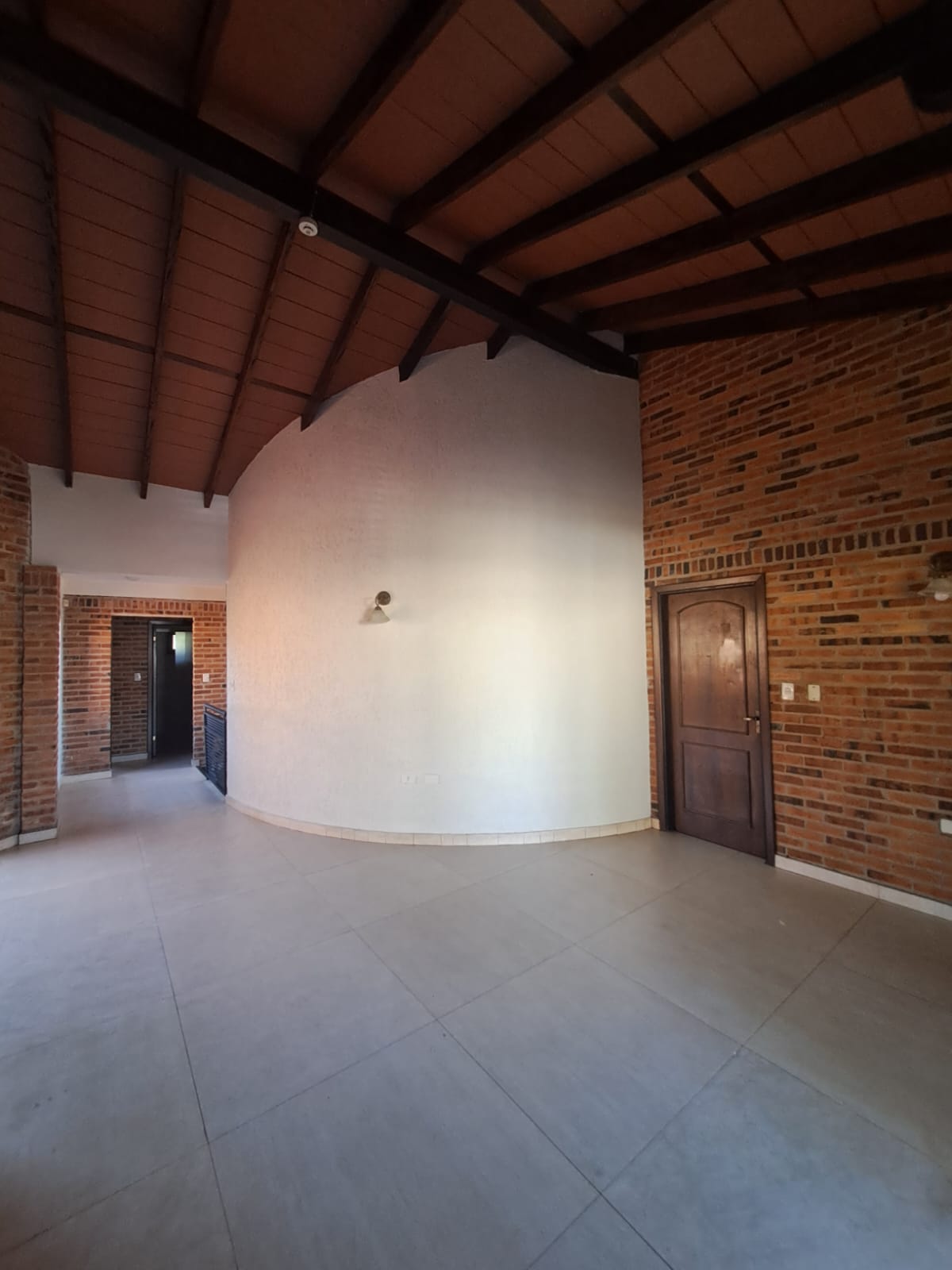 Casa de cuatro habitaciones en alquiler en Luque — foto 2