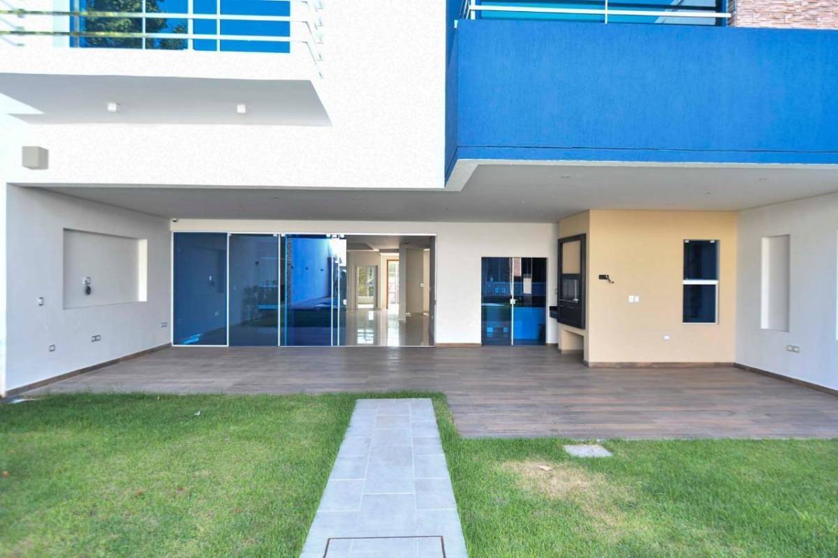 Alquilo residencia de 4 dormitorios en Luque. Zona CIT / Colegio Trinity — foto 2