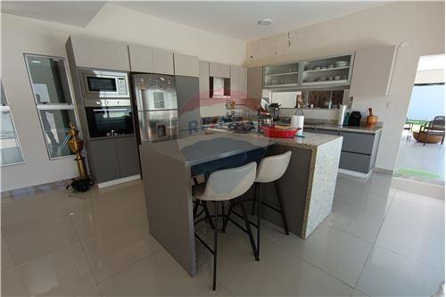 HERMOSA CASA NUEVA EN MARIANO ROQUE ALONSO — foto 3