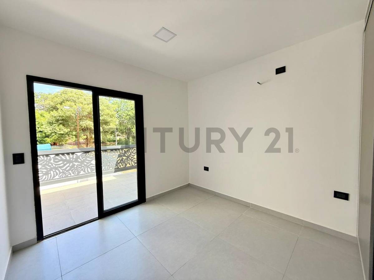 Dúplex en alquiler en Laurelty, Luque — foto 2