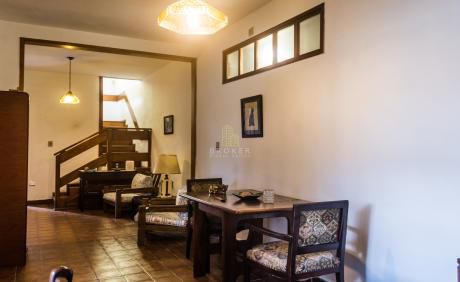 Casa De 4 Dormitorios Y 3 Baños En Buceo.