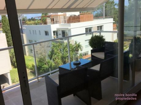 Confortable Apartamento Con Vista Parcial Al Lago.