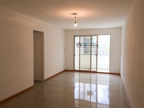 Apartamento De 2 Dormitorios Y 2 Baños En Venta - Cordon