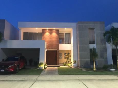 Casa De Lujo En Venta En Condominio Jardines Del Norte 3