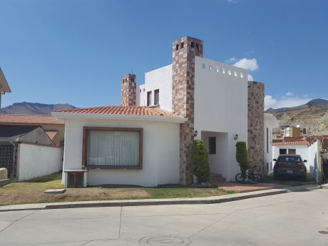 Hermosa Casa En Condominio
