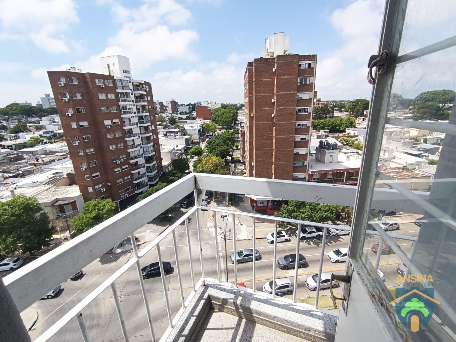 Alquiler Apartamento Amoblado c/ buena vista y soleado en Buceo Un Dormitorio · Foto 1