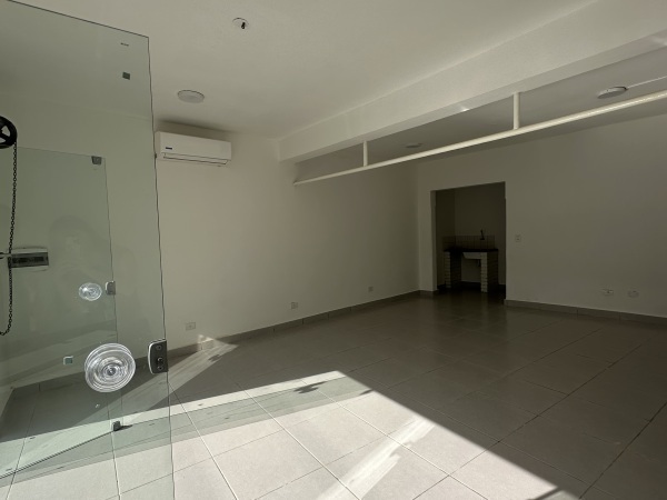 ALQUILO SALON COMERCIAL EN FERNANDO DE LA MORA ZONA NORTE. — foto 3