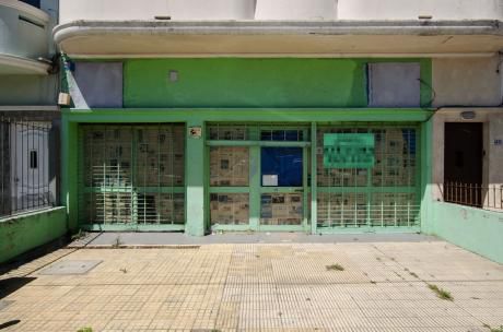 Oportunidad Gran Local Comercial Av. Ramón Anador