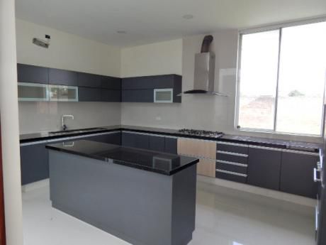Hermosa Casa A Estrenar En Alquiler Cond.la Cañada-urubo