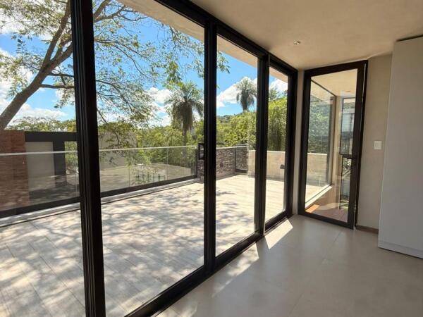 Exclusiva Casa con Vista al Lago | Lujo, Naturaleza y Privacidad — foto 2