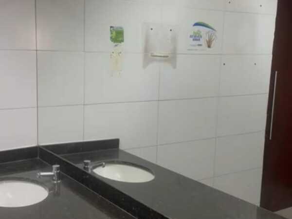 EN VENTA EDIFICIO CORPORATIVO ZONA 4 MOJONES — foto 2