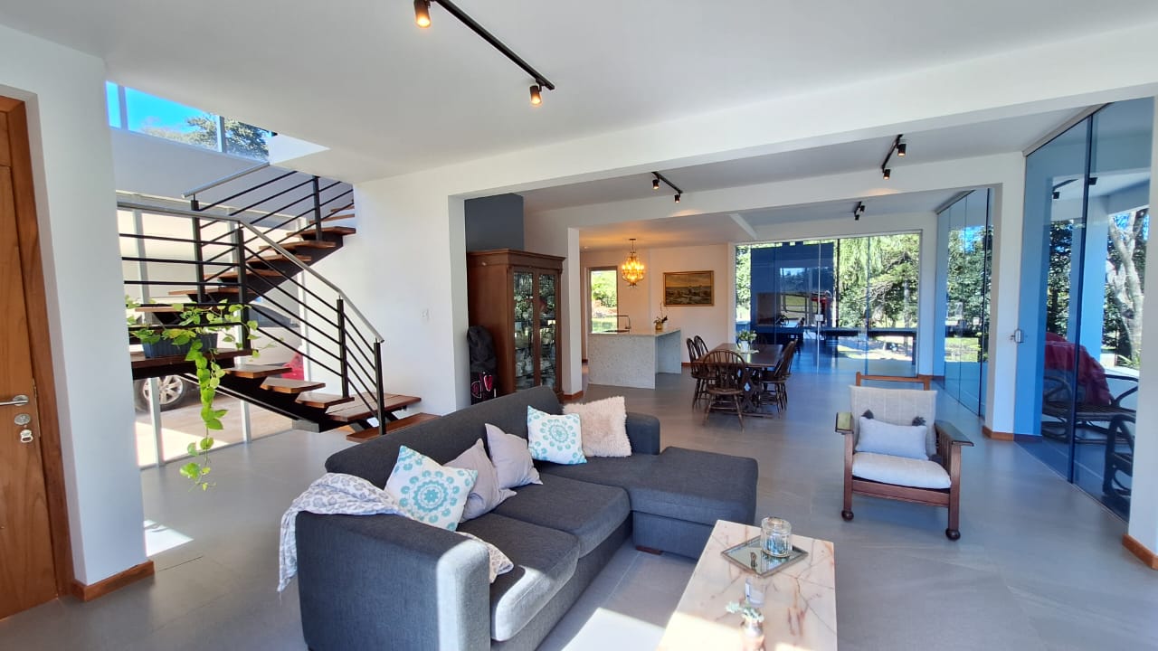 SAN BERNARDINO EN VENTA AMPLIA RESIDENCIA EN BARRIO CERRADO. — foto 2