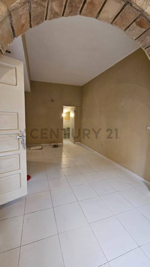 ALQUILO AMPLIA RESIDENCIA PARA USO COMERCIAL — foto 2
