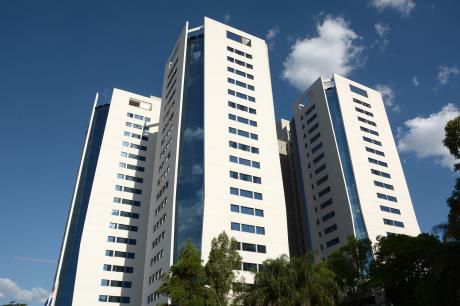 Alquilo Planta Libre En Word Trade Center.